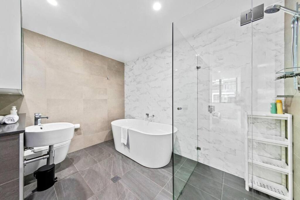 Four Bedroom Apartment With Facilities In Olympic Park Sydney Exterior foto